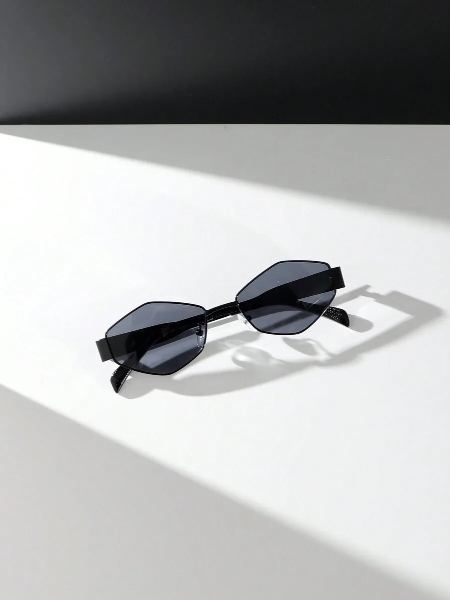 Black Polygon Frame Fashion Sunglasses For Women Retro Punk Style Daily Wear
Black Polygon Frame Fashion Sunglasses For Women Retro Punk Style Daily Wear