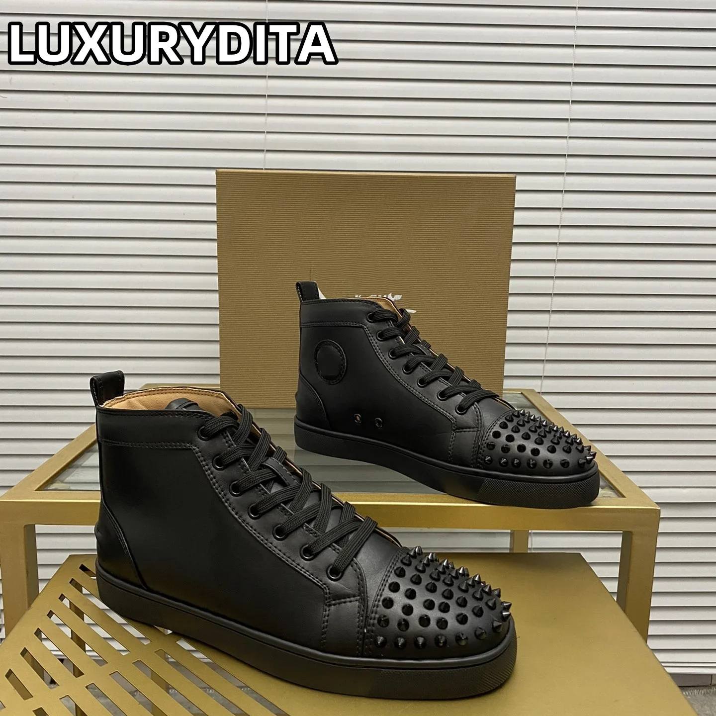 Top Quality Womens Trendy Casual Tennis Shoes Luxury Mens Real Leather Sneakers 35-48 Designr Rivet Red Soled Lovers Shoes M0057
Top Quality Womens Trendy Casual Tennis Shoes Luxury Mens Real Leather Sneakers 35-48 Designr Rivet Red Soled Lovers Shoes M0057