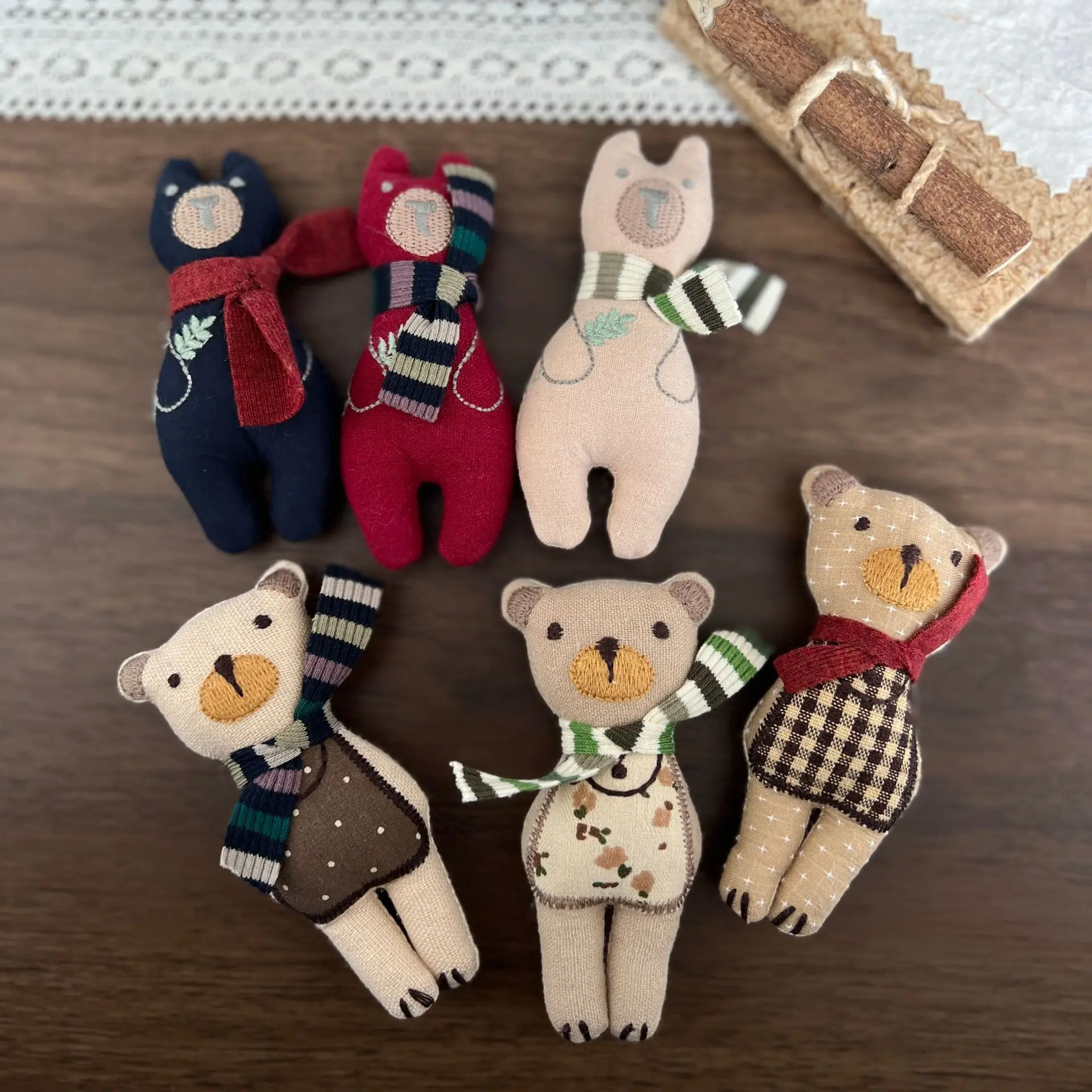 Fabric Brooch Cute Cartoon Bear Bag Charm Clothing Accessory Handmade Sewing Embellishment for Shoes Socks
Fabric Brooch Cute Cartoon Bear Bag Charm Clothing Accessory Handmade Sewing Embellishment for Shoes Socks