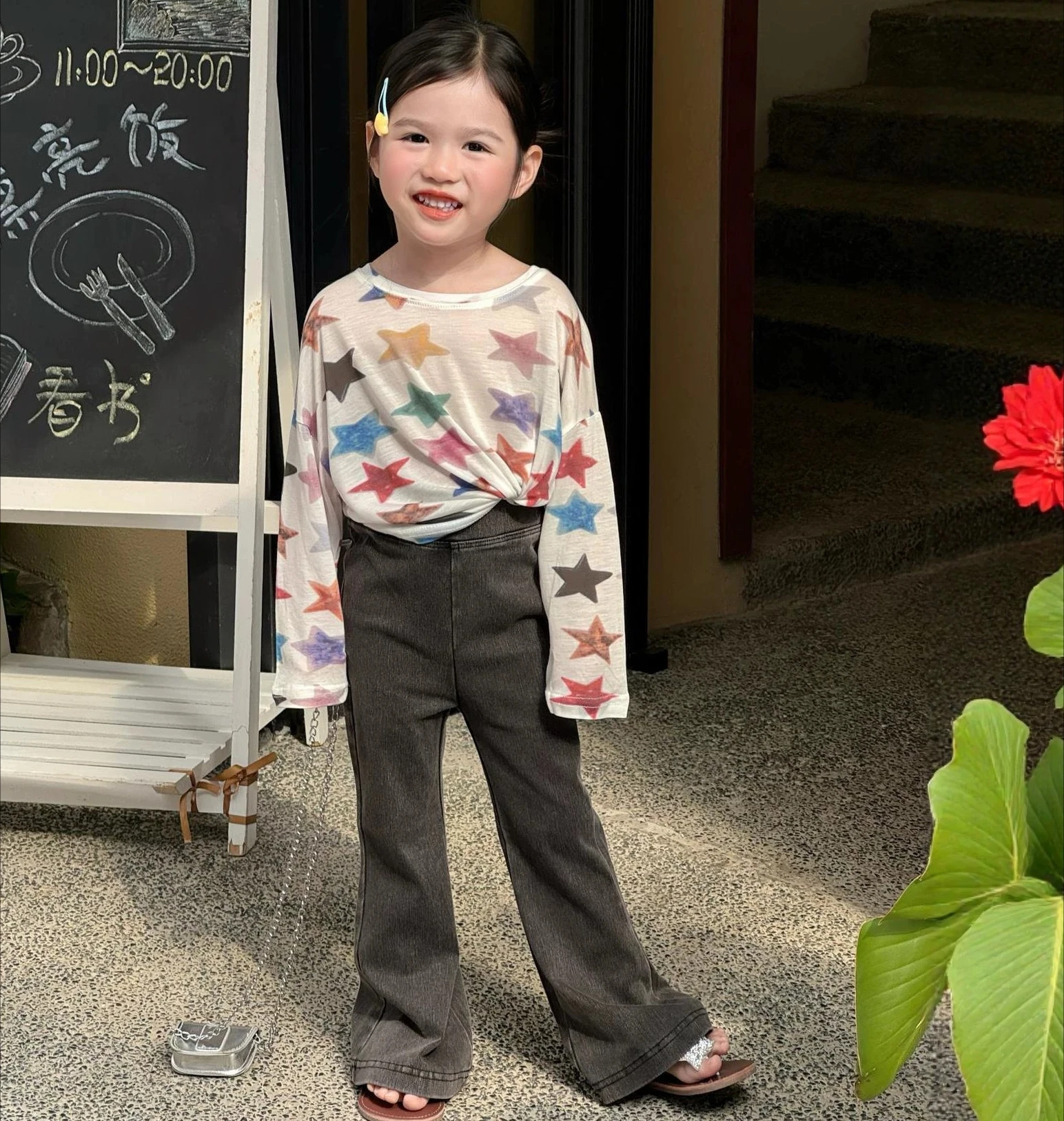Girls Summer Cool and Lightweight Colorful Star Outdoor Cover Shirt Loose T-shirt Thin Elastic Flared Pants
Girls Summer Cool and Lightweight Colorful Star Outdoor Cover Shirt Loose T-shirt Thin Elastic Flared Pants