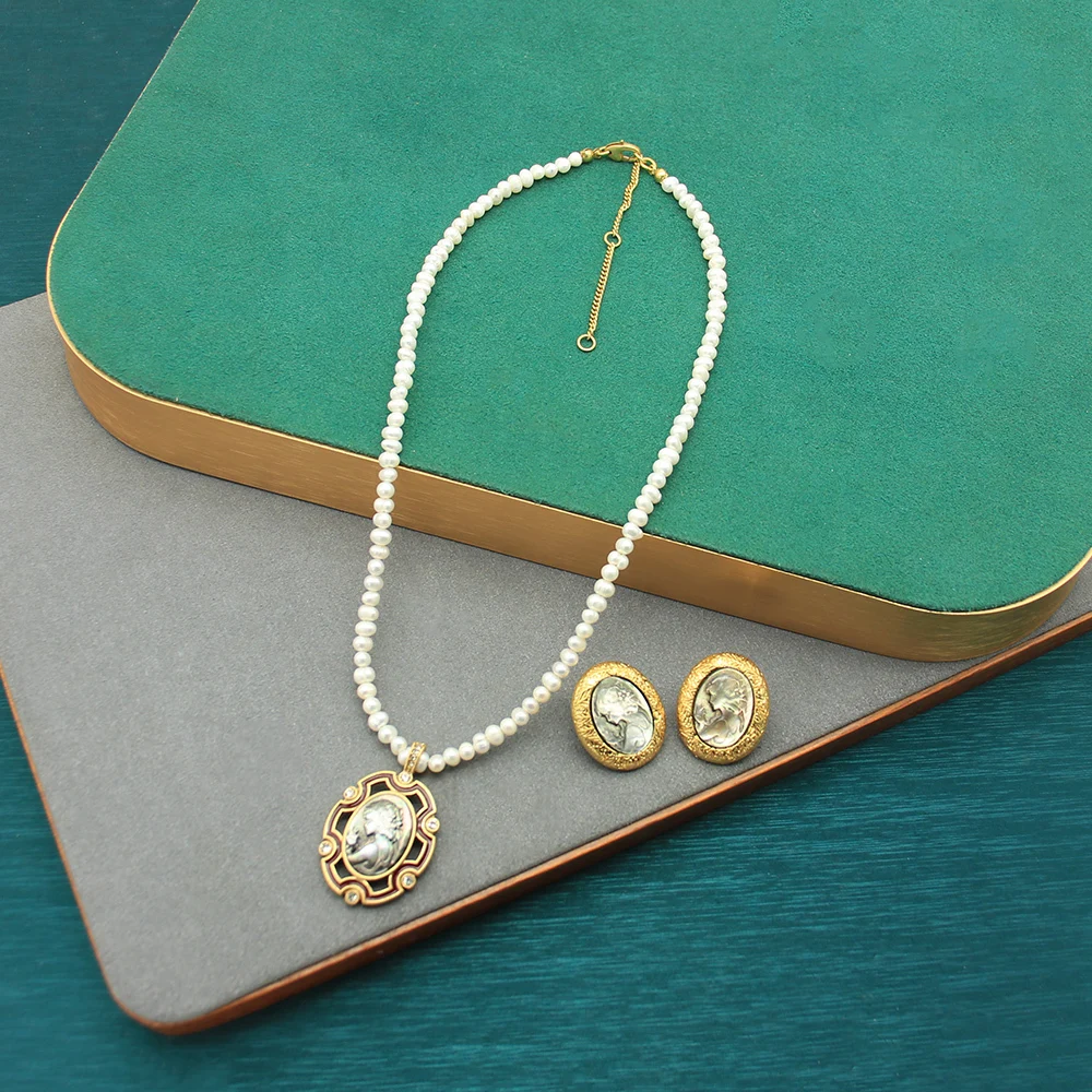 Vintage Freshwater Pearl Necklace with Black Mother-of-pearl Carved Earrings Set, Gold-plated Oval Pendant
Vintage Freshwater Pearl Necklace with Black Mother-of-pearl Carved Earrings Set, Gold-plated Oval Pendant