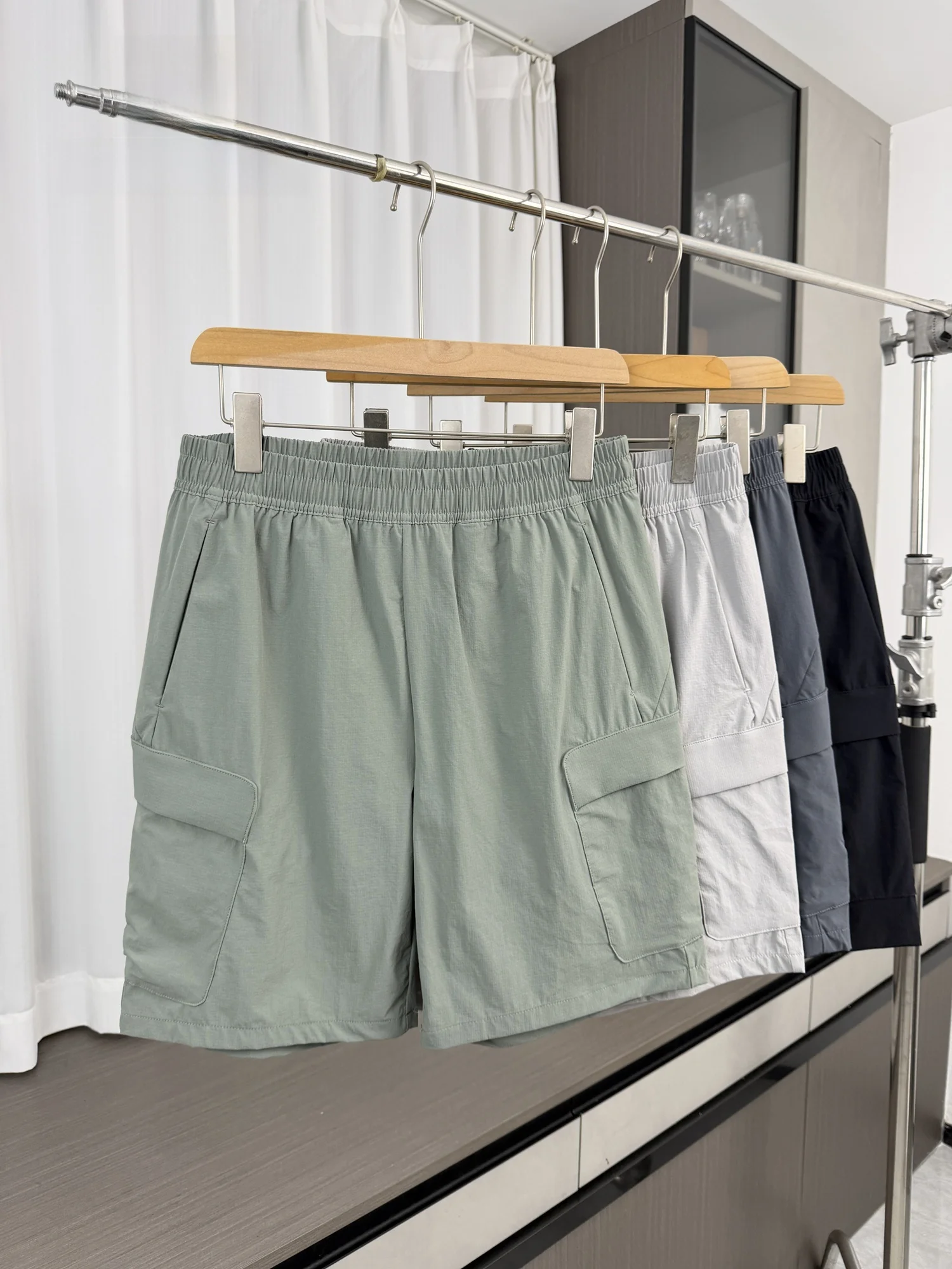 Outdoor Lightweight Comfortable Men's Summer Quick Dry Moisture Wicking Casual Five-Quarter Length Shorts Loose Fit Elastic W...
Outdoor Lightweight Comfortable Men's Summer Quick Dry Moisture Wicking Casual Five-Quarter Length Shorts Loose Fit Elastic W...