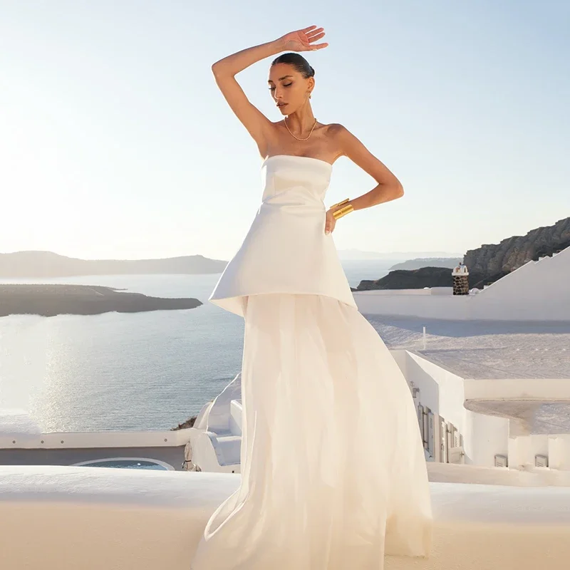 Simple Satin A-Line Sleeveless Wedding Dress Elegant Strapless Backless with Lace Up Gowns Chiffon Court Train 2025 Customized
Simple Satin A-Line Sleeveless Wedding Dress Elegant Strapless Backless with Lace Up Gowns Chiffon Court Train 2025 Customized