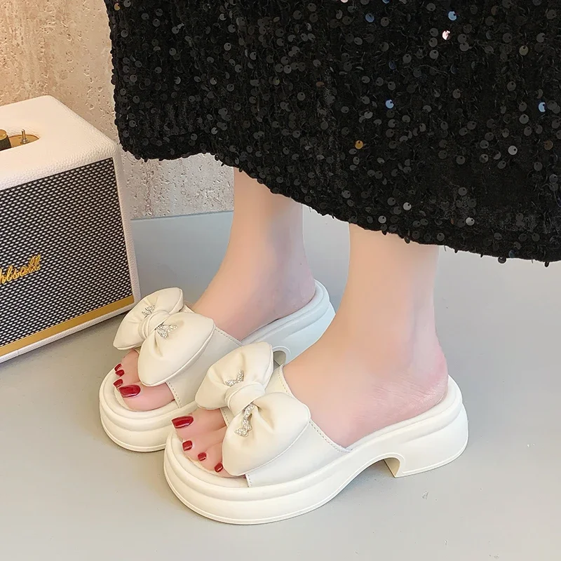 Women's Slippers Butterfly-knot Rhinestones Platform Sole Shoes Women Dress Outdoor Summer Comfortable 2025 Zapatillas De Mujer
Women's Slippers Butterfly-knot Rhinestones Platform Sole Shoes Women Dress Outdoor Summer Comfortable 2025 Zapatillas De Mujer