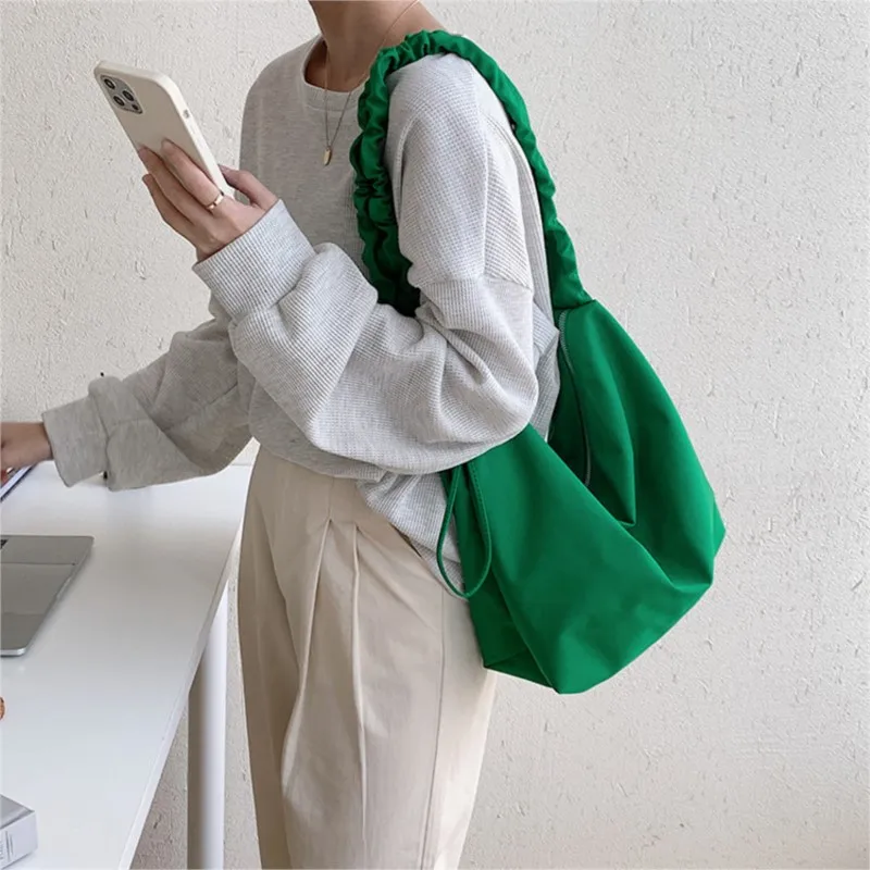 Casual Pleated Nylon Tote Bag For Women Fashion Simple Large Capacity Shoulder Bags 2025 Spring New Korean Green Trend Handbags
Casual Pleated Nylon Tote Bag For Women Fashion Simple Large Capacity Shoulder Bags 2025 Spring New Korean Green Trend Handbags