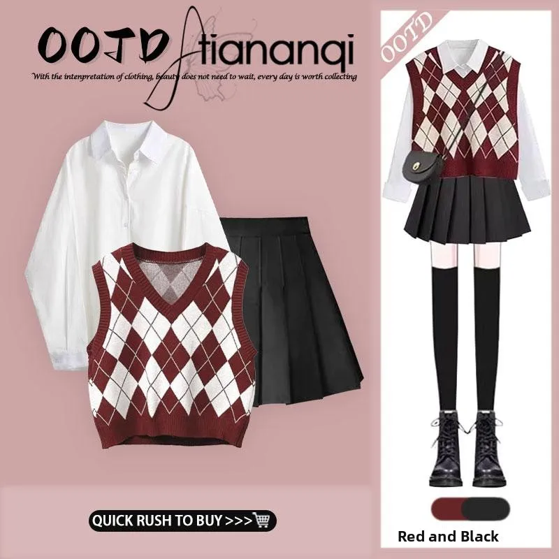 2026 New Diamond Pattern Knitted Vest Women's Layered White Shirt High Waist Pleated Skirt Three Piece Set Fashionable E...
2026 New Diamond Pattern Knitted Vest Women's Layered White Shirt High Waist Pleated Skirt Three Piece Set Fashionable E...