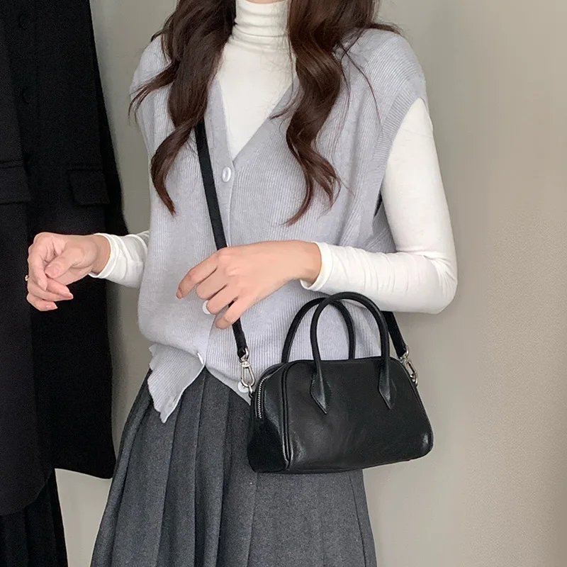 Минималистичная сумка-боулинг в ретро-стиле, кожаная, на плечо, из натуральной кожи растительного дубления, женская сумка-бостон
Минималистичная сумка-боулинг в ретро-стиле, кожаная, на плечо, из натуральной кожи растительного дубления, женская сумка-бостон