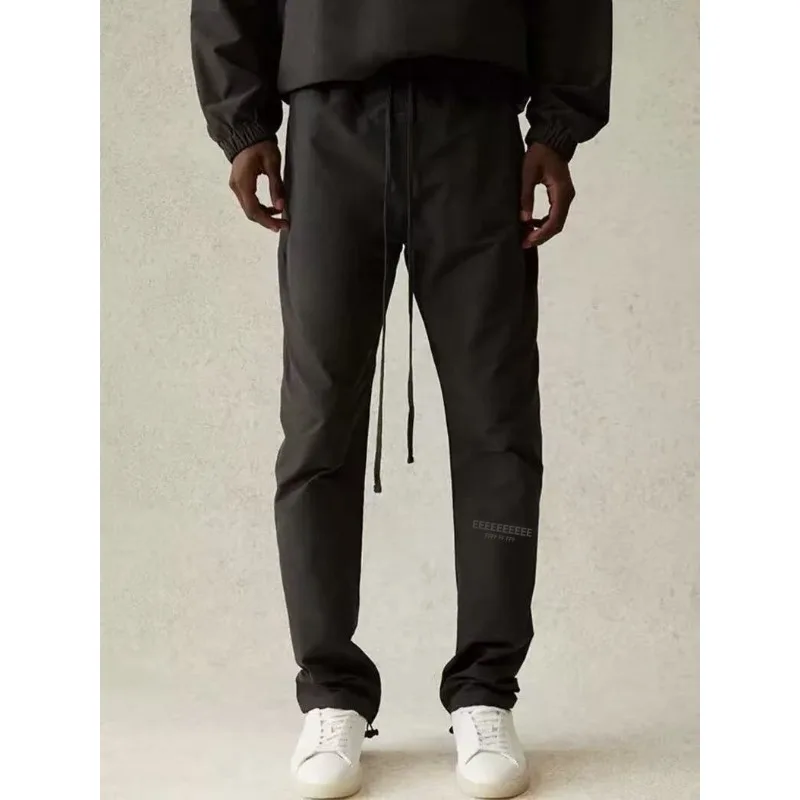 Роскошный дизайн, двухрядные нейлоновые брюки со светоотражающими буквами 3 м, классические брендовые мужские брюки с двойной линией, повседневные брюки для пар на улице
Роскошный дизайн, двухрядные нейлоновые брюки со светоотражающими буквами 3 м, классические брендовые мужские брюки с двойной линией, повседневные брюки для пар на улице