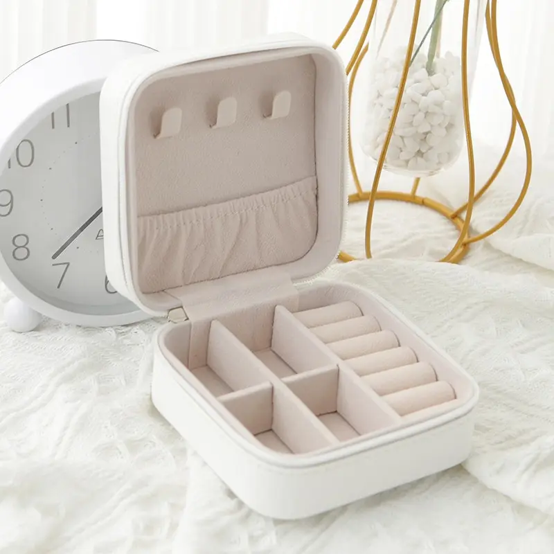 1pcs Single Layer Storage Box Ladies Travel Leather Jewelry Box Classic Black Pure White Fashion Pink Storage Box
1pcs Single Layer Storage Box Ladies Travel Leather Jewelry Box Classic Black Pure White Fashion Pink Storage Box