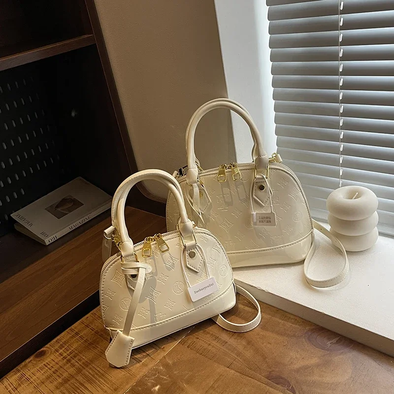 High-End Luxury Tote Messenger Bag Large Capacity Best For Superstar Show Elegant Leather Vintage Design
High-End Luxury Tote Messenger Bag Large Capacity Best For Superstar Show Elegant Leather Vintage Design