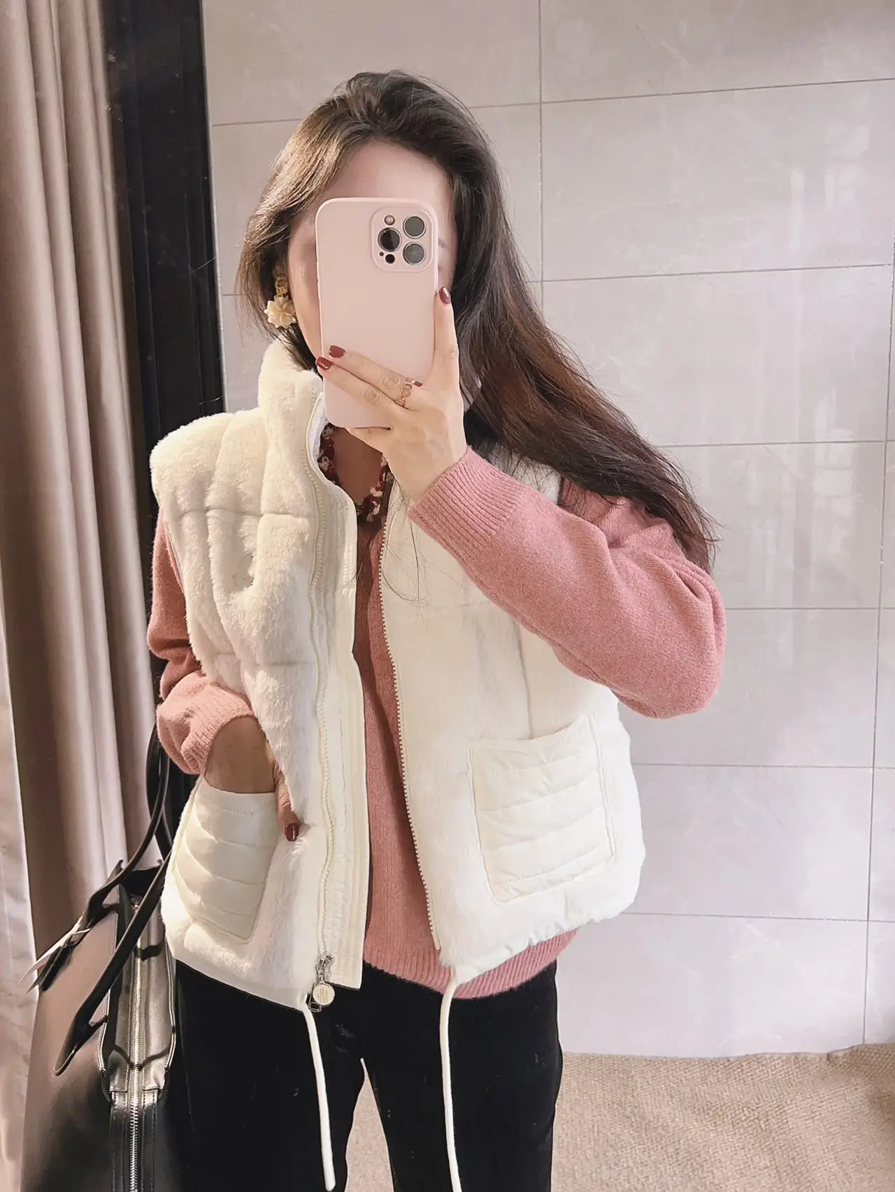 Роскошный стеганый жилет из искусственного меха, цвет молочный, с застежкой-молнией, модель Small Princ Barbara Home
Роскошный стеганый жилет из искусственного меха, цвет молочный, с застежкой-молнией, модель Small Princ Barbara Home