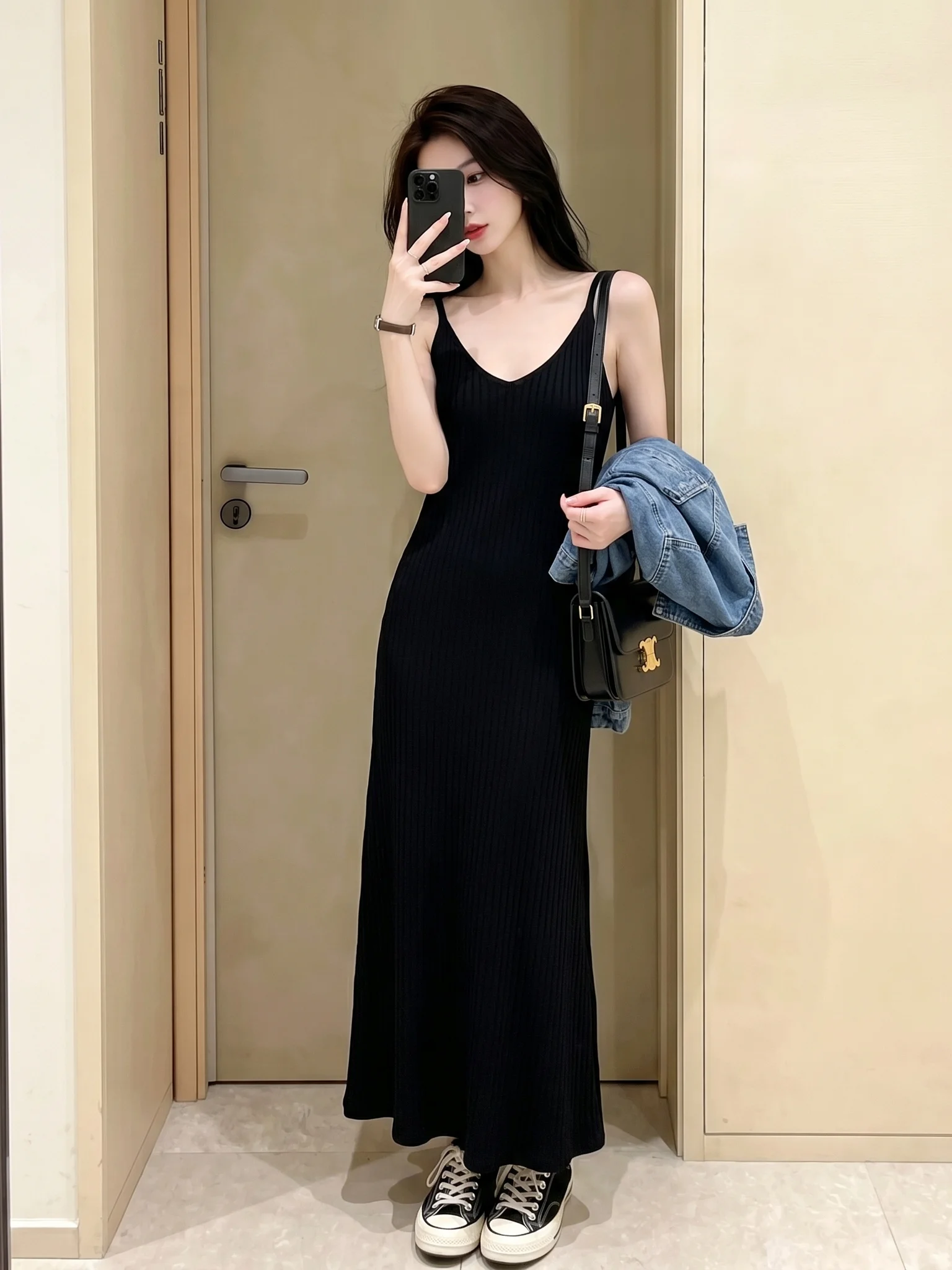 Elegant Sleeveless Strap Dress Simple Slimming Knitted Midi Casual Style Women's Dress Stylish Summer Fashion Silk Top
Elegant Sleeveless Strap Dress Simple Slimming Knitted Midi Casual Style Women's Dress Stylish Summer Fashion Silk Top