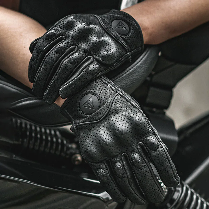 Retro Vintage Leather Motorcycle Gloves for Men & Women Cycling Motocross Protection Carbon Fiber ATV Motocross Outdoor Items
Retro Vintage Leather Motorcycle Gloves for Men & Women Cycling Motocross Protection Carbon Fiber ATV Motocross Outdoor Items
