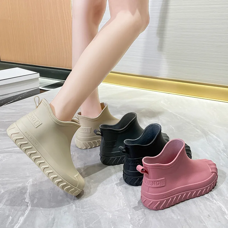 Women's Outdoor Rain Boots: European-Style Commuter Rubber Boots for the Rainy Season—Thick-Soled, Non-Slip Ankle Boots
Women's Outdoor Rain Boots: European-Style Commuter Rubber Boots for the Rainy Season—Thick-Soled, Non-Slip Ankle Boots