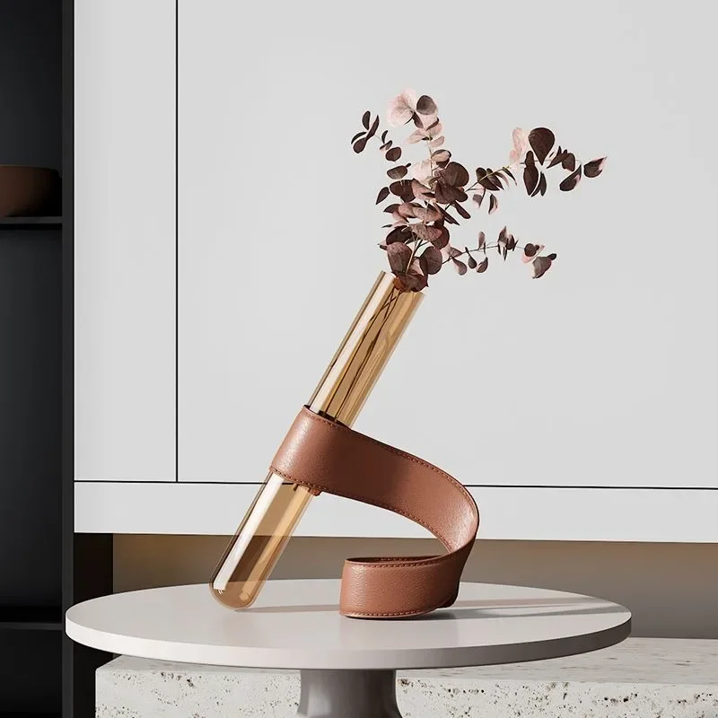 Nordic Modern Artistic Vases Simple Glass Tubular Living Room Desktop Vases Leather Bracket Handmade Luxury Personal Home Decor
Nordic Modern Artistic Vases Simple Glass Tubular Living Room Desktop Vases Leather Bracket Handmade Luxury Personal Home Decor