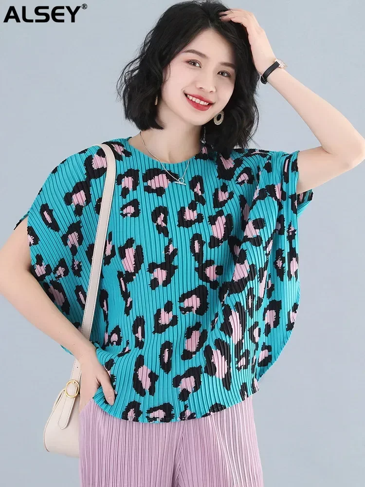 ALSEY Miyake Pleated Short Sleeve Print T-shirt Summer New Fashion Women High Street Women's Clothing Temperament Top
ALSEY Miyake Pleated Short Sleeve Print T-shirt Summer New Fashion Women High Street Women's Clothing Temperament Top