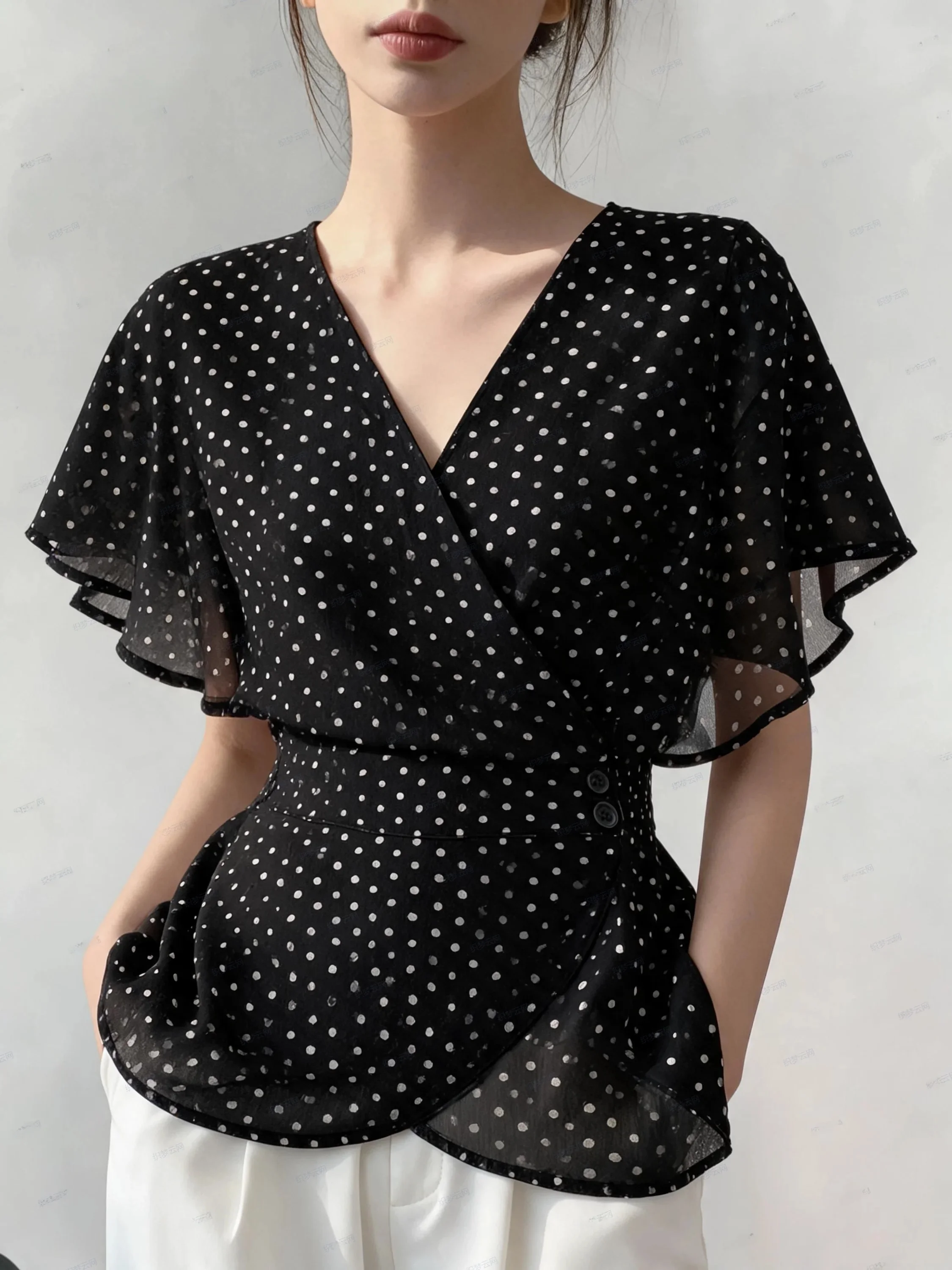 Polka Dot V-Neck Short Sleeve Women's Chiffon Shirt Slimming Design Waist-Cinching Summer New Style plus Size Top
Polka Dot V-Neck Short Sleeve Women's Chiffon Shirt Slimming Design Waist-Cinching Summer New Style plus Size Top