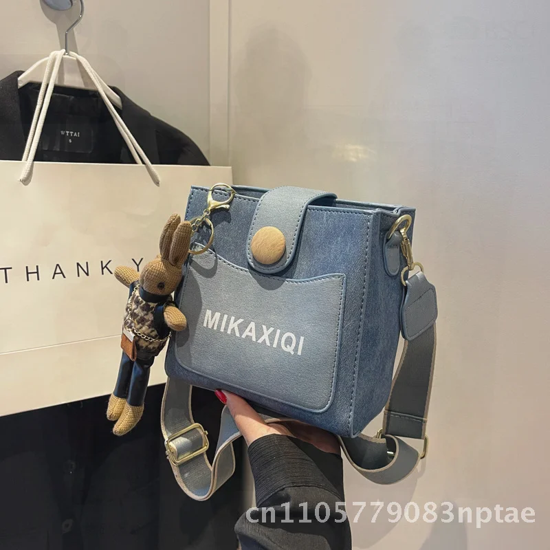 2023 Women's Fashion Contrast Color Small Bucket Bag with Wide Shoulder Strap Street Style PU Leather Casual All-match Bag
2023 Women's Fashion Contrast Color Small Bucket Bag with Wide Shoulder Strap Street Style PU Leather Casual All-match Bag