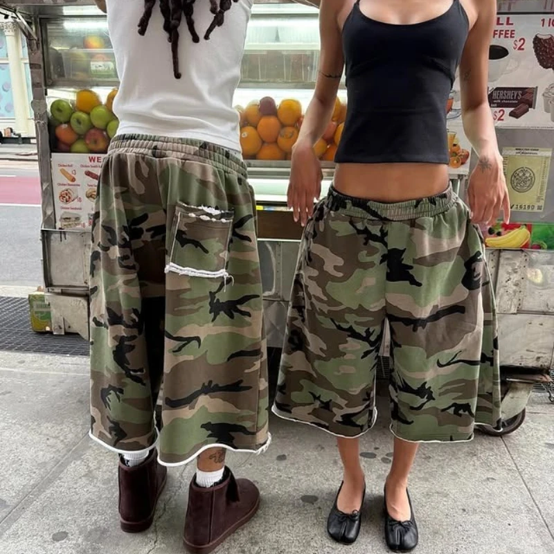 Y2K American Camo Shorts Camouflage Pattern Rough Edge Tassel Sweatshorts New Summer High Street Streetwear Unisex Baggy Shorts
Y2K American Camo Shorts Camouflage Pattern Rough Edge Tassel Sweatshorts New Summer High Street Streetwear Unisex Baggy Shorts