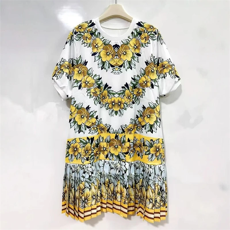 2025 Summer Women's Pullover Dress With Retro Geometric Positioning Print T-skirt Fashionable Pleated Loose Fluffy Skirt
2025 Summer Women's Pullover Dress With Retro Geometric Positioning Print T-skirt Fashionable Pleated Loose Fluffy Skirt
