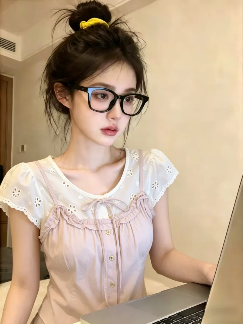 Korean Style Hollow out Short Sleeve Shirt Women's Summer Thin Sweet Slimming Self-Keeping Style Fashionable Top
Korean Style Hollow out Short Sleeve Shirt Women's Summer Thin Sweet Slimming Self-Keeping Style Fashionable Top