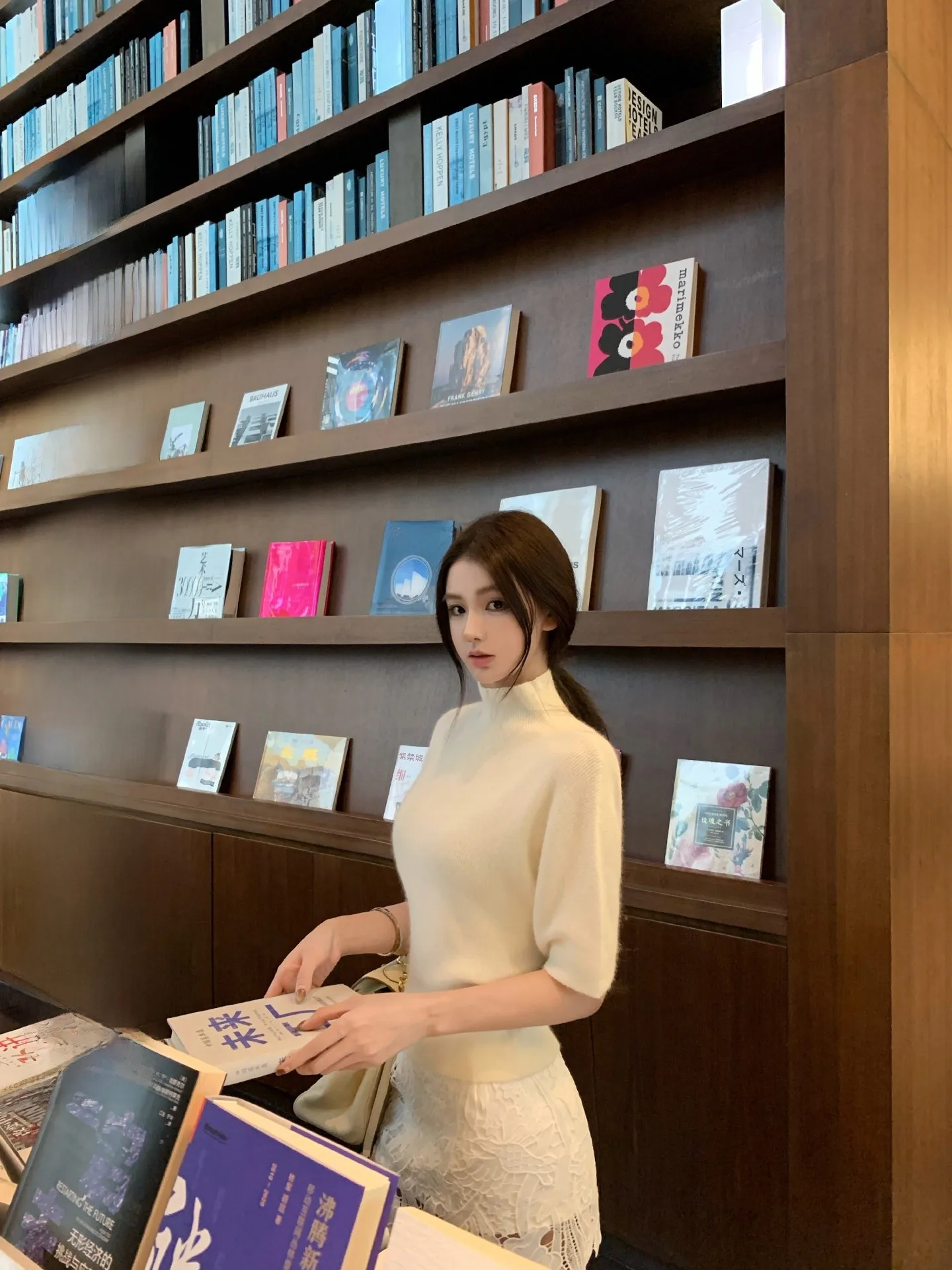 OKMASHOP Slim Fit Half High Neck Knitted Top Women's Spring Inner Wear Short Sleeve Overhead Shirt Korean Style Commute Fashion
OKMASHOP Slim Fit Half High Neck Knitted Top Women's Spring Inner Wear Short Sleeve Overhead Shirt Korean Style Commute Fashion