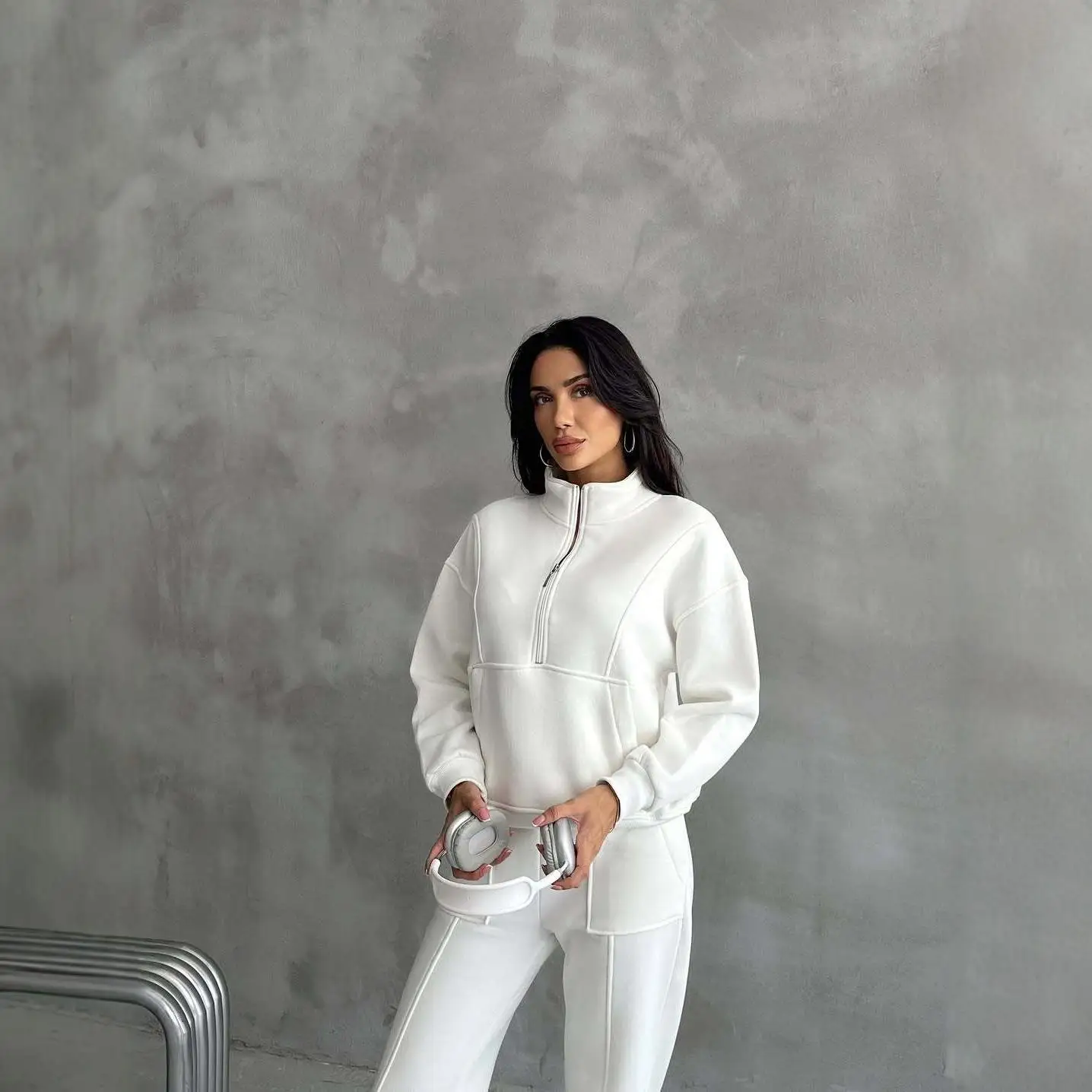 Spring 2025 Women's Fce Lined Sweatirt Two Piece Set Street Sle Casual Faion Sportswear Ensemble mid Waist Knitted T...
Spring 2025 Women's Fce Lined Sweatirt Two Piece Set Street Sle Casual Faion Sportswear Ensemble mid Waist Knitted T...