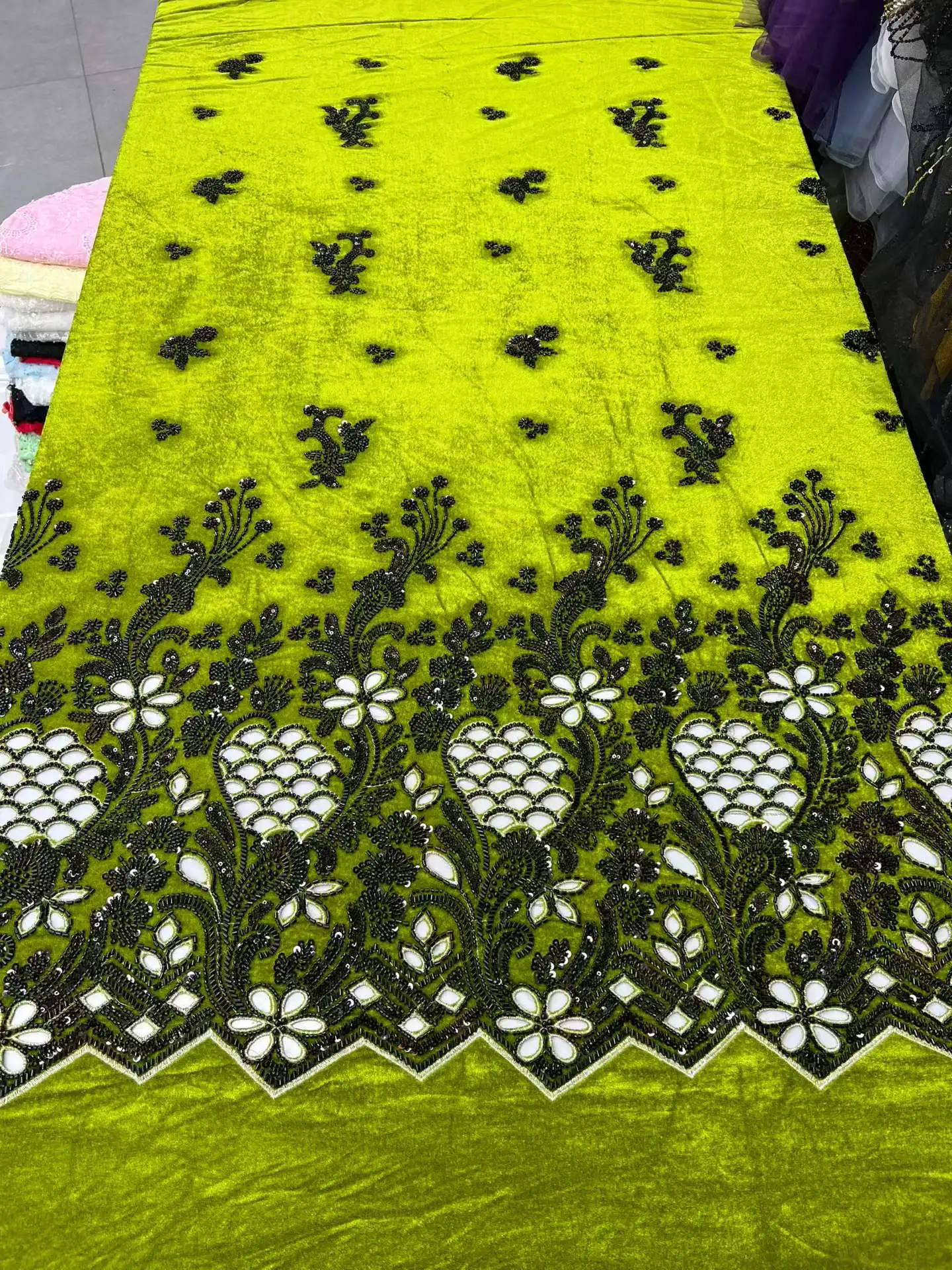 New African Velvet Lace Fabric Green With Sequins 2026 5 Yards Bridal French Tulle Wedding Luxury Beaded Lace For Evening Dress
New African Velvet Lace Fabric Green With Sequins 2026 5 Yards Bridal French Tulle Wedding Luxury Beaded Lace For Evening Dress