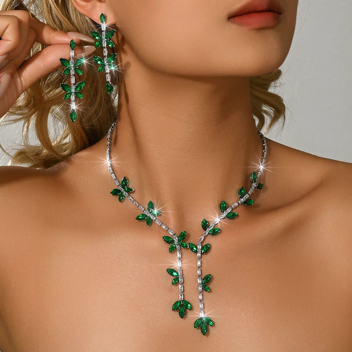 French high-end zirconia butterfly fringed earrings and necklace set - elegant and luxurious fashion accessories
French high-end zirconia butterfly fringed earrings and necklace set - elegant and luxurious fashion accessories