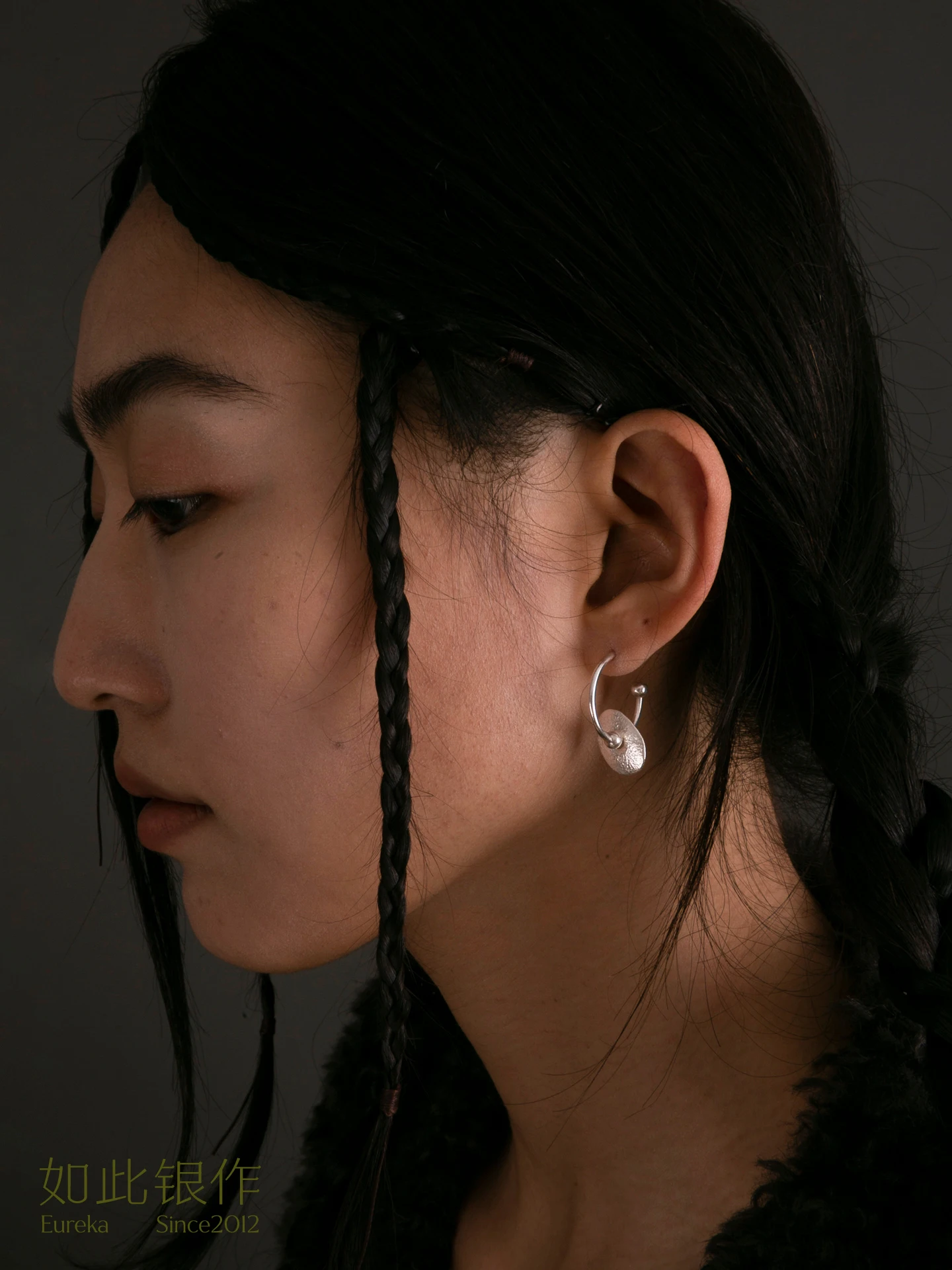 Handmade 99 Pure Silver Peace Buckle Earrings Women's Elegant Design Luxury Feelings Fashionable Jewelry Earring Accessories
Handmade 99 Pure Silver Peace Buckle Earrings Women's Elegant Design Luxury Feelings Fashionable Jewelry Earring Accessories