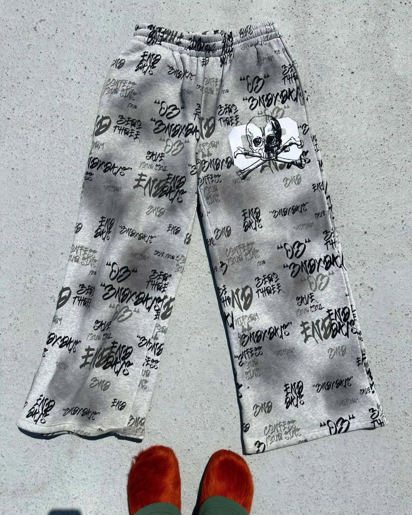 Graffiti explosion street pants men's trendy brand design sense, loose straight tube, cool and stylish printed high street casua
Graffiti explosion street pants men's trendy brand design sense, loose straight tube, cool and stylish printed high street casua