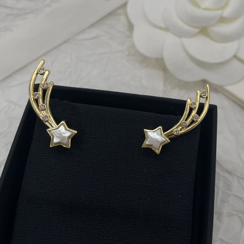 Famous French Brand 2024 New Fashion Gold Wings Small Earrings For Women High Quality Star Diamond Jewelry Punk Trend
Famous French Brand 2024 New Fashion Gold Wings Small Earrings For Women High Quality Star Diamond Jewelry Punk Trend