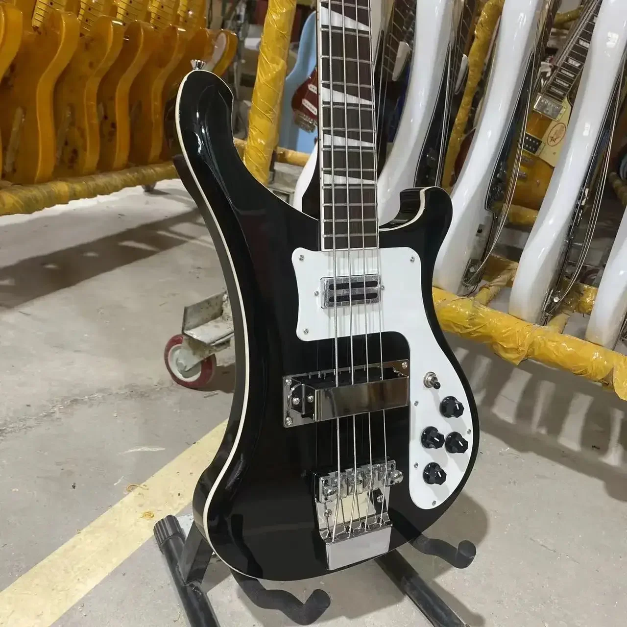 Professional 4003-Style Bass Guitar - Black Basswood Body & Rosewood Fretboard (4-String)
Professional 4003-Style Bass Guitar - Black Basswood Body & Rosewood Fretboard (4-String)