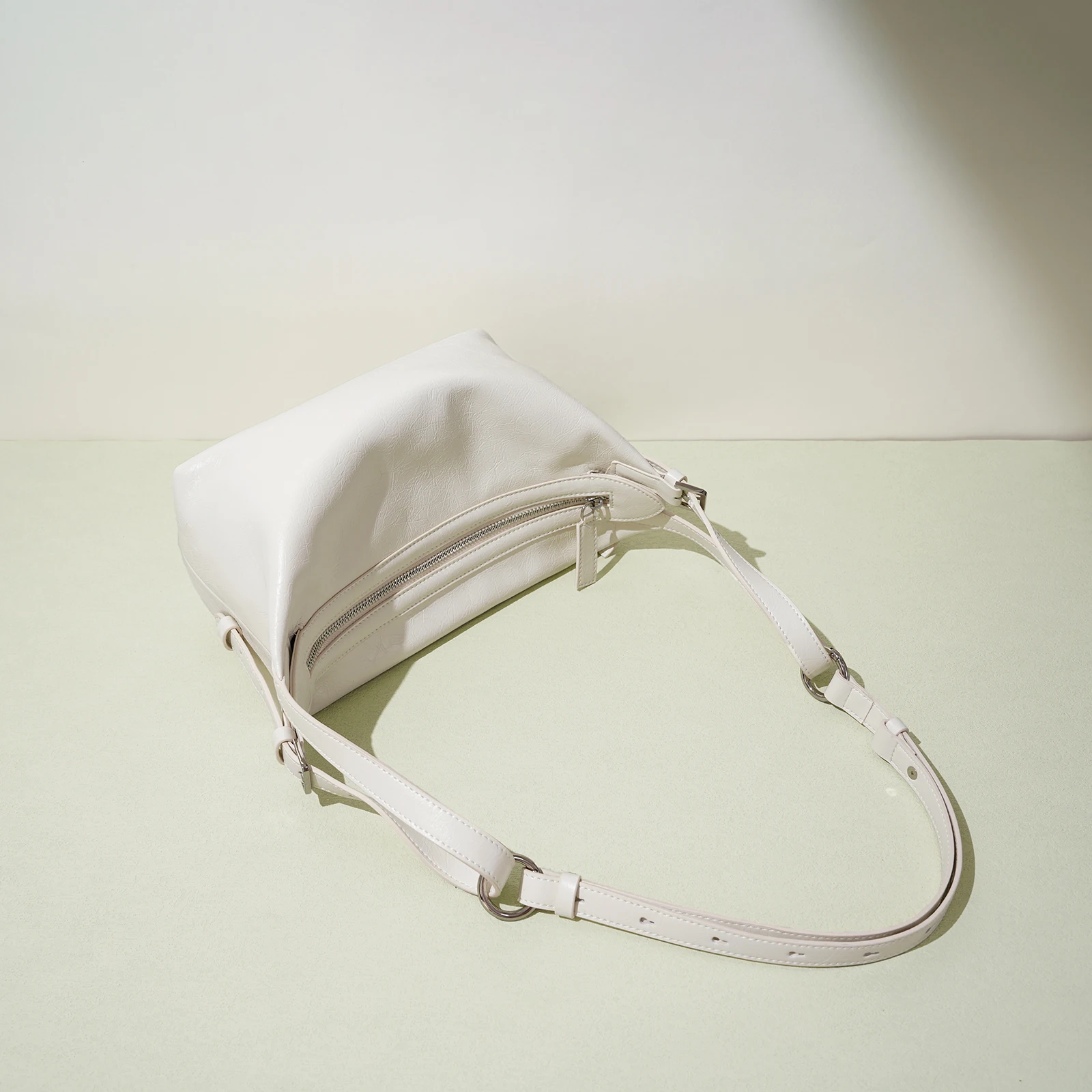 Tote Bag for Women Large capacity Armpit Hobo Bag Versatile Casual Outings Shoulder Commuter Messenger Bag Leather Dumpling Bags 
Tote Bag for Women Large capacity Armpit Hobo Bag Versatile Casual Outings Shoulder Commuter Messenger Bag Leather Dumpling Bags