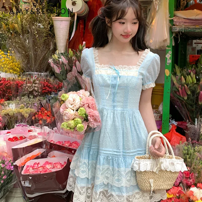 2024 New French Summer Retro Blue Half-Open Collar Short Sleeve Puff Sleeve Lace Edge Lightweight Breathable Dress For Women
2024 New French Summer Retro Blue Half-Open Collar Short Sleeve Puff Sleeve Lace Edge Lightweight Breathable Dress For Women