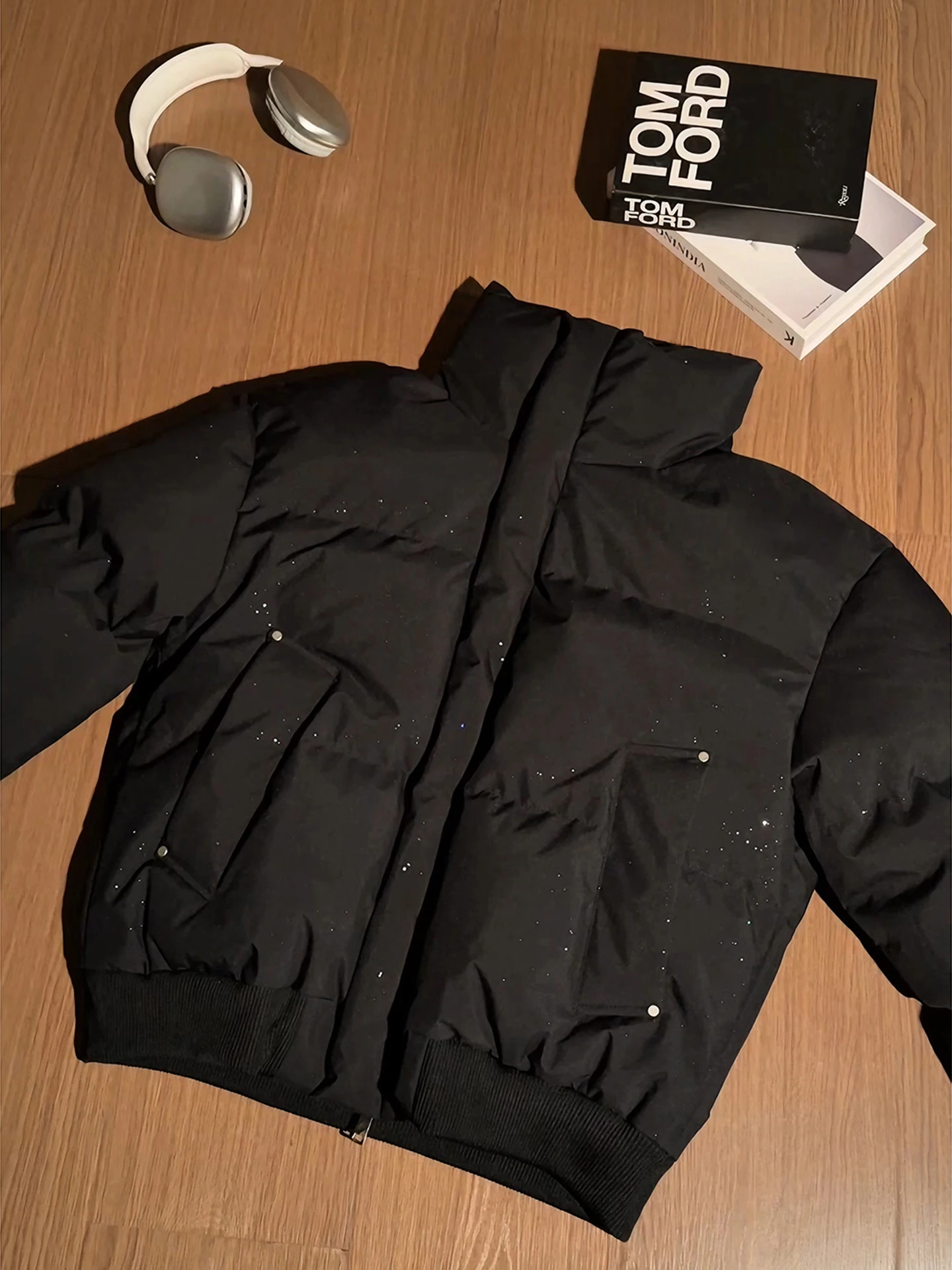 Мужская куртка с воротником-стойкой в американском стиле, зимний дизайн, крутая хлопковая верхняя одежда Cleanfit для пар, облегающая верхняя одежда, пальто
Мужская куртка с воротником-стойкой в американском стиле, зимний дизайн, крутая хлопковая верхняя одежда Cleanfit для пар, облегающая верхняя одежда, пальто