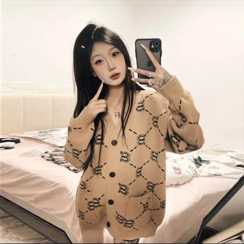 Popular Cardigan Knitted Sweater Jacket for Women's Autumn Winter New Retro Embroidery Casual Versatile Mid Length Sweater Top
Popular Cardigan Knitted Sweater Jacket for Women's Autumn Winter New Retro Embroidery Casual Versatile Mid Length Sweater Top