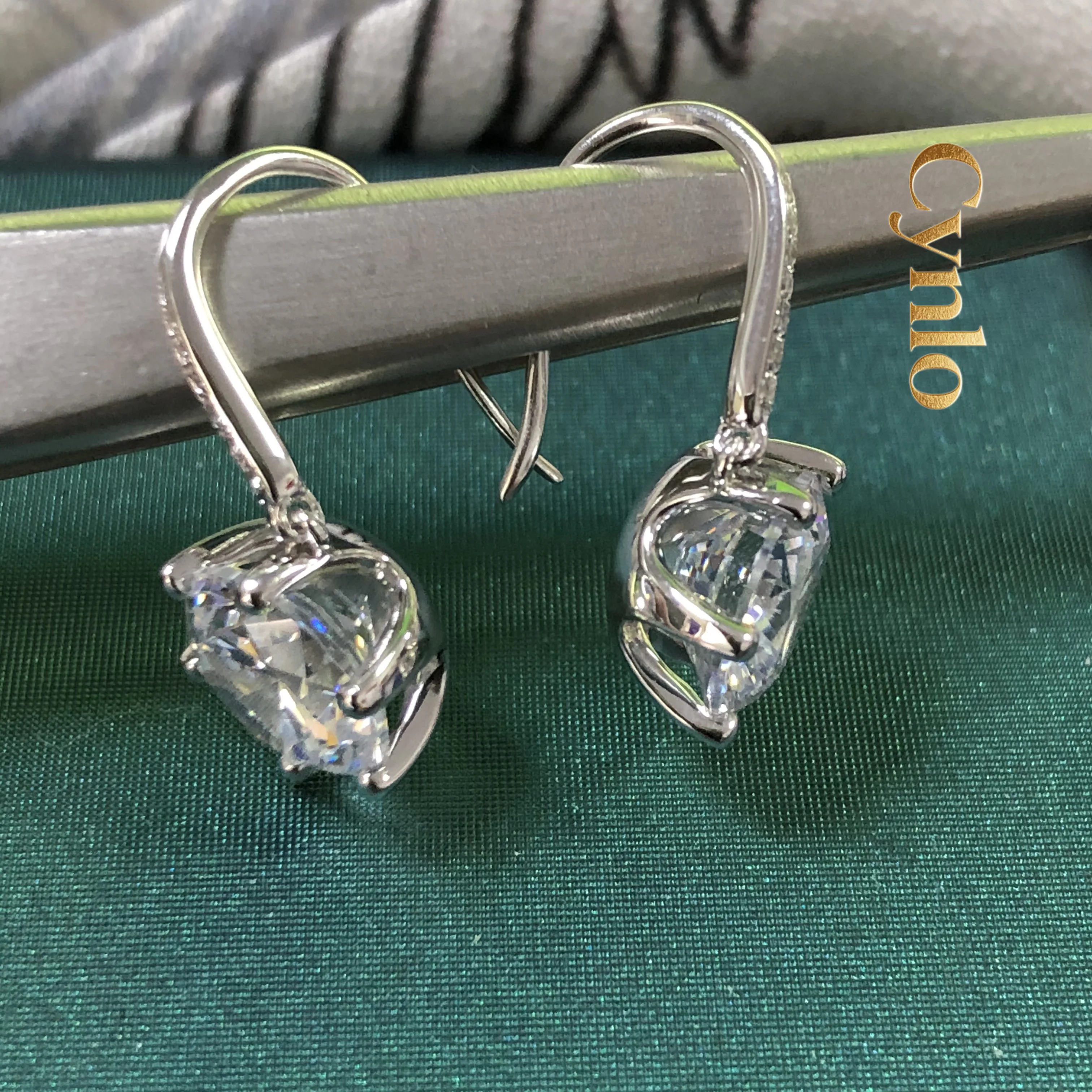 Cynlo Jewelry Super 3Ct/each 9.0mm Round Cut D Moissanite Women Earrings Solid 18K White Gold Engagement Fine Jewelry G18K E065
Cynlo Jewelry Super 3Ct/each 9.0mm Round Cut D Moissanite Women Earrings Solid 18K White Gold Engagement Fine Jewelry G18K E065