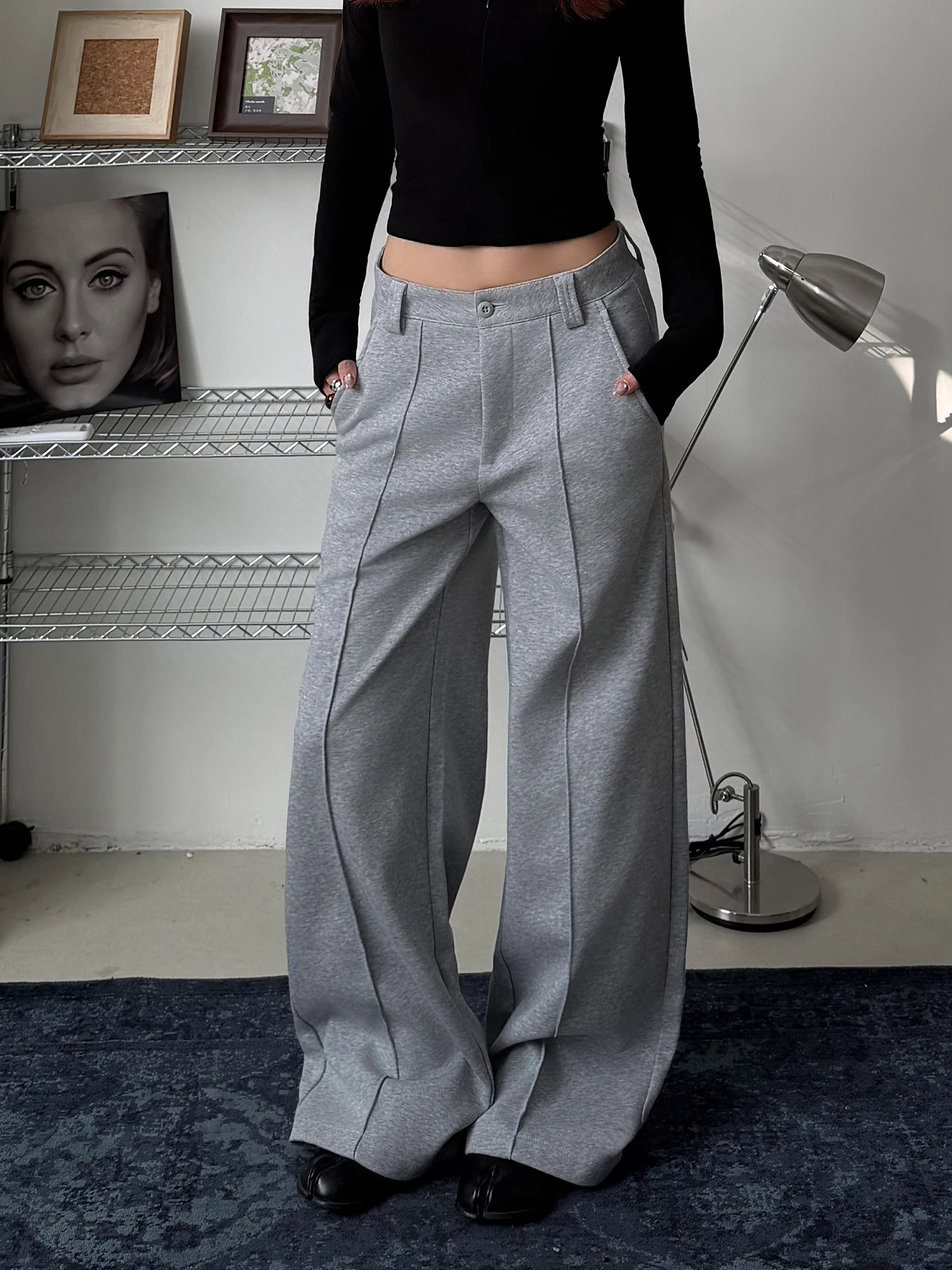 Street Sle Vintage Casual Wide Leg Straight Cut Sweatpants Women Loose Fit Versatile CleanFit Pants l Waist Zipper
Street Sle Vintage Casual Wide Leg Straight Cut Sweatpants Women Loose Fit Versatile CleanFit Pants l Waist Zipper