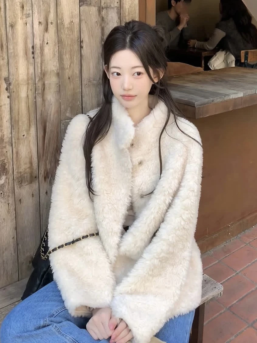 Корейское женское пушистое кожаное меховое пальто с воротником-стойкой, зимнее новое поступление, мягкое и нежное элитное ощущение
Корейское женское пушистое кожаное меховое пальто с воротником-стойкой, зимнее новое поступление, мягкое и нежное элитное ощущение