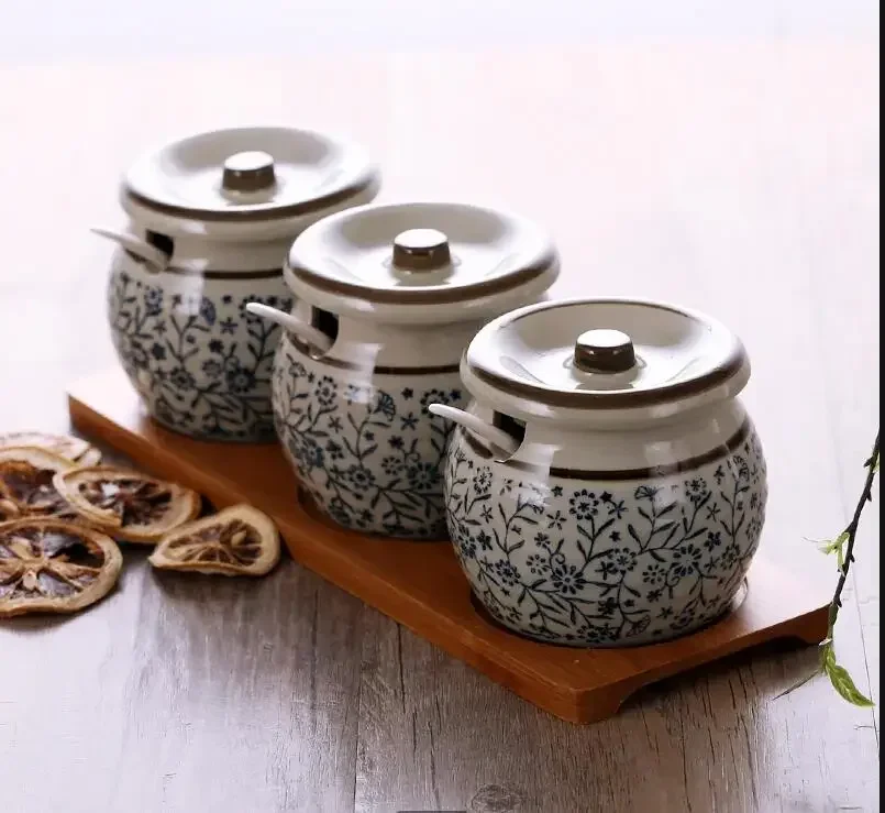 Japanese Retro Ceramic Spice Jar Creative Home Kitchen Sugar Salt Pepper Storage Jar Condiment Storage Tool Set with Tray
Japanese Retro Ceramic Spice Jar Creative Home Kitchen Sugar Salt Pepper Storage Jar Condiment Storage Tool Set with Tray