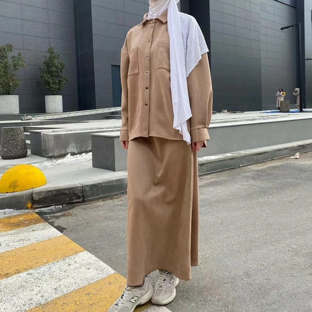 The New Spring/Summer 2025 Collection Features An Fashionable Long-sleeved Pocket Cardigan Jacket and A Casual Skirt Set
The New Spring/Summer 2025 Collection Features An Fashionable Long-sleeved Pocket Cardigan Jacket and A Casual Skirt Set