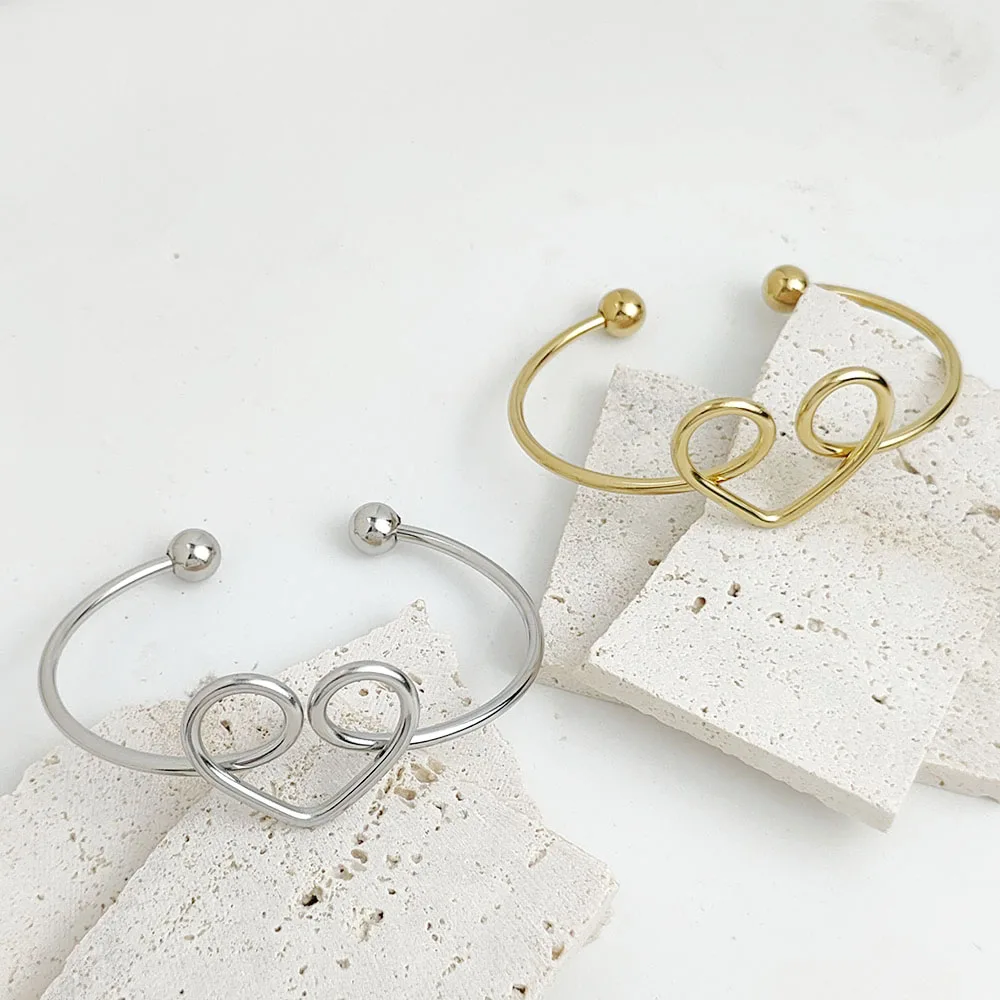 Stainless steel heart-shaped women's bracelet, with a simple and unique ins style, is a high-quality waterproof jewelry
Stainless steel heart-shaped women's bracelet, with a simple and unique ins style, is a high-quality waterproof jewelry