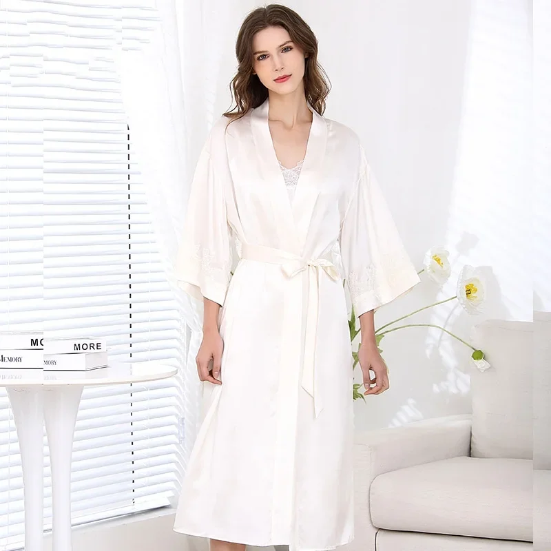 New Arrival Custom Lace Solid Color Luxury 100% Mulberry Silk Pajamas Comfortable Silk Sleeping Robe Set
New Arrival Custom Lace Solid Color Luxury 100% Mulberry Silk Pajamas Comfortable Silk Sleeping Robe Set