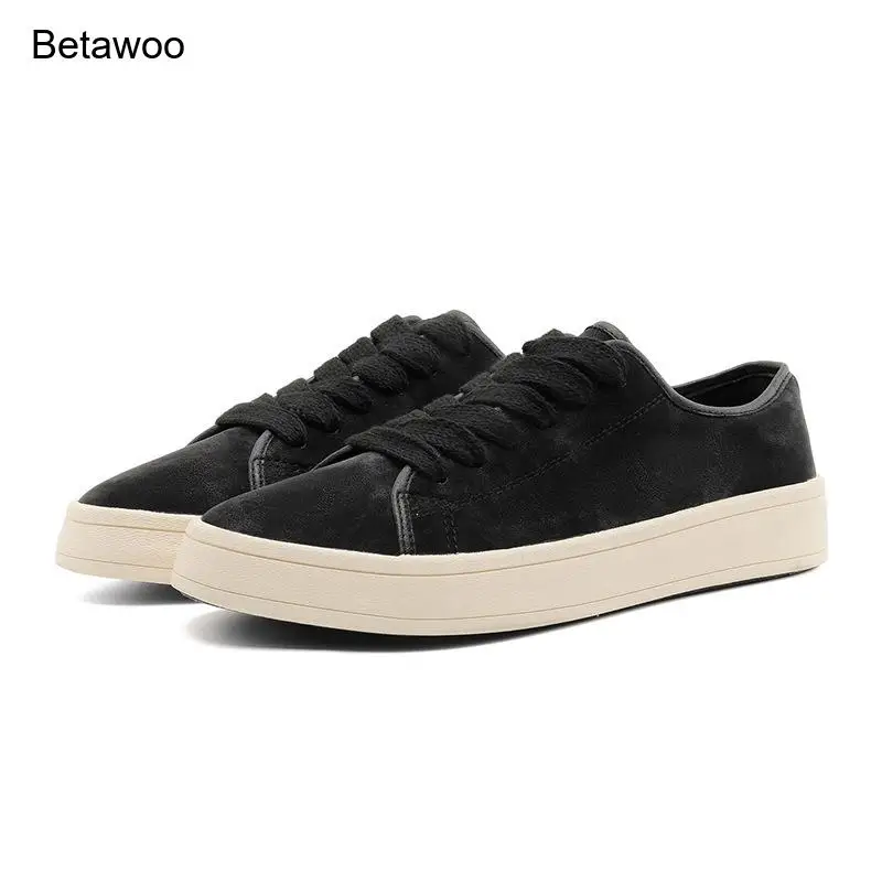 Suede Casual Skate Shoes for Men Black Low Top Sneakers with Off White Sole
Suede Casual Skate Shoes for Men Black Low Top Sneakers with Off White Sole