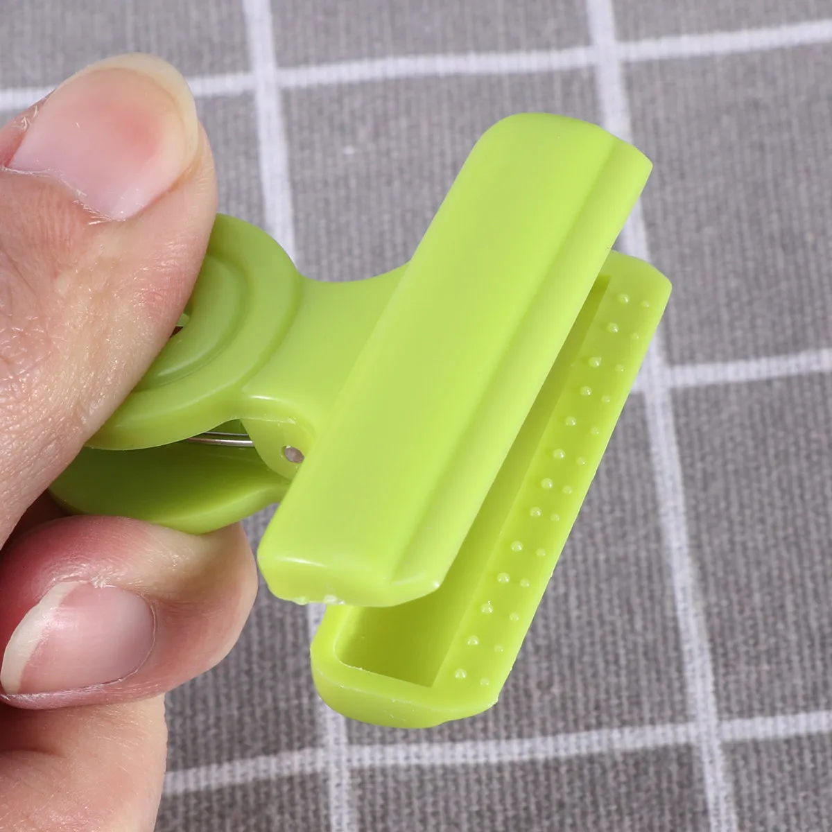 16Pcs Plastic Clips Snack Sealing Clips File Ticket Holder Student Paper Organizer Air Tight Grip for Kitchen Office School
16Pcs Plastic Clips Snack Sealing Clips File Ticket Holder Student Paper Organizer Air Tight Grip for Kitchen Office School