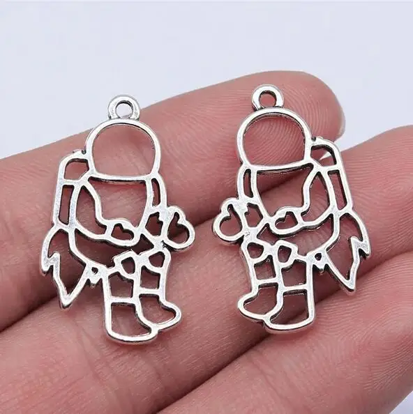 20pcs 30x18mm Antique Silver Charms Astronaut Hollow out Pendant For Jewelry Making EF3692
20pcs 30x18mm Antique Silver Charms Astronaut Hollow out Pendant For Jewelry Making EF3692