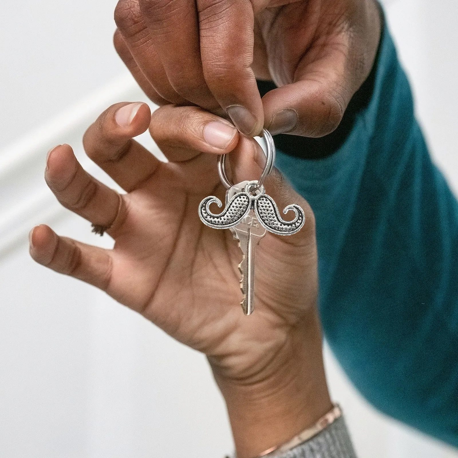 150Pcs Alloy Mustache Pendants Retro Jewelry Making Charms for Bracelet Necklace DIY Supply Crafting Accessories
150Pcs Alloy Mustache Pendants Retro Jewelry Making Charms for Bracelet Necklace DIY Supply Crafting Accessories