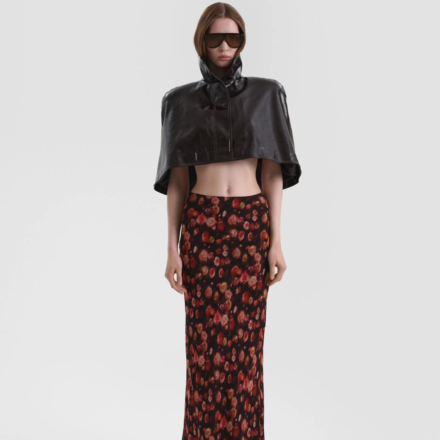 LIMO 2026 Brown High-Neck Cropped Cape - Faux Leather Buttoned Capelet, Structured Shoulder Pad Statement Outerwear
LIMO 2026 Brown High-Neck Cropped Cape - Faux Leather Buttoned Capelet, Structured Shoulder Pad Statement Outerwear