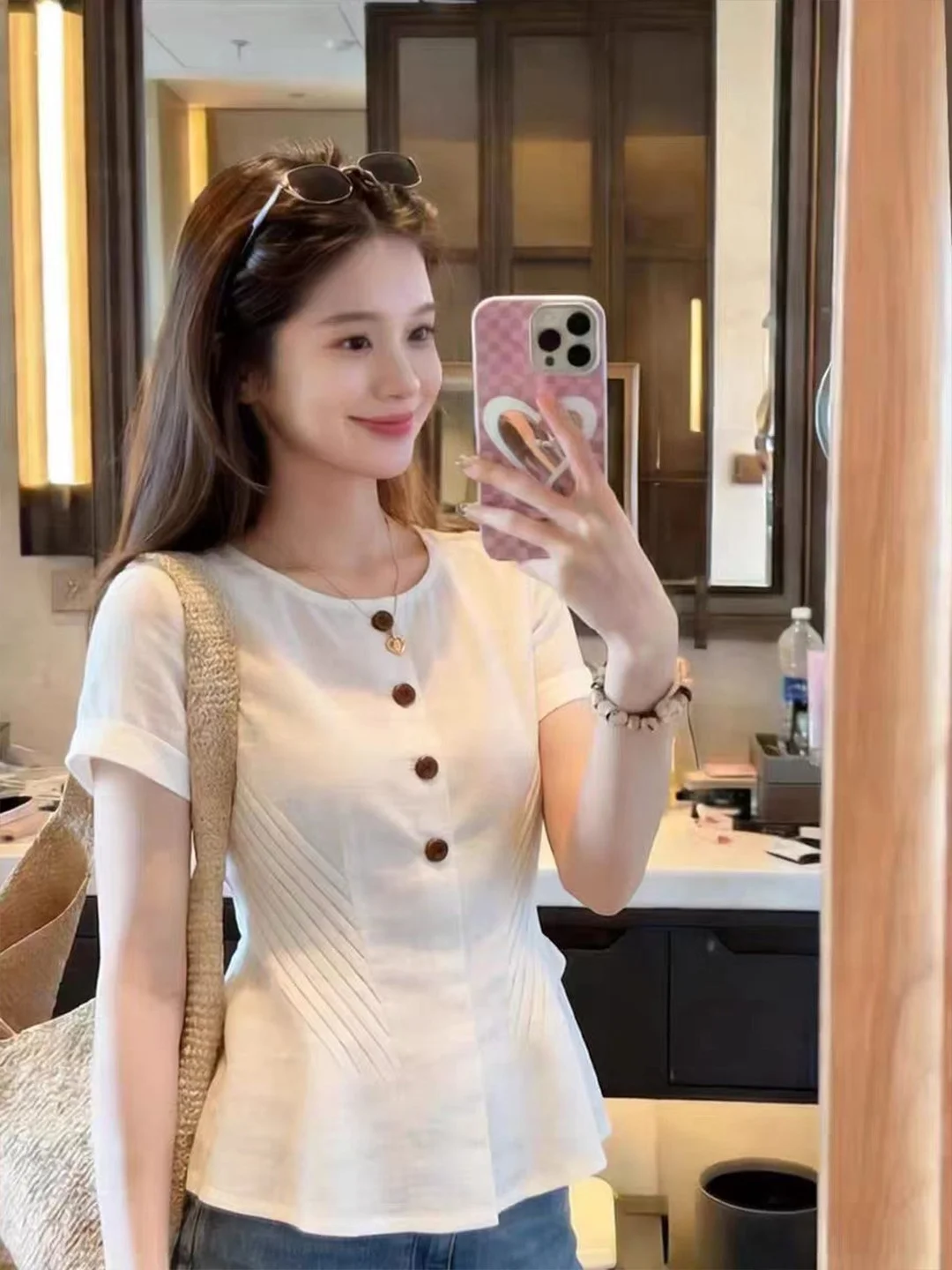 Chic Pure Color Short Sleeve Shirt Korean Style Commute Versatile Fashion Design Single Button Top for Summer 2026 Ladies' Cl...
Chic Pure Color Short Sleeve Shirt Korean Style Commute Versatile Fashion Design Single Button Top for Summer 2026 Ladies' Cl...